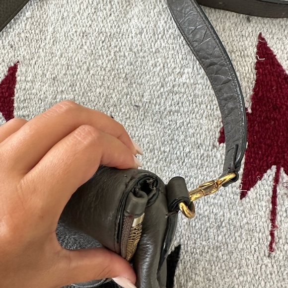 Marc Jacobs crossbody, classic gray. - Picture 2 of 7